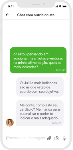 cliente do Clude conversando em um chat online com um nutricionista e falando sobre a sua dieta